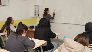 Alanya Belediyesi, Öğrencilere Ücretsiz Eğitim Desteği Sunuyor