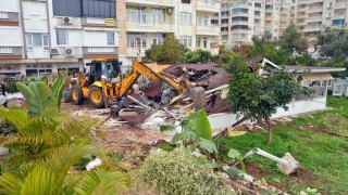 Alanyada park alanını işgal eden restoran kaldırıldı