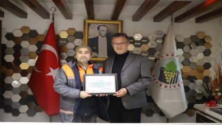 Alaşehirli işçiden, İnsanlık ölmemiş dedirten örnek davranış