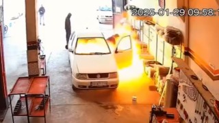 Alevlerle parlayan araçtan saniyelerle kurtuluş kamerada