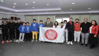 Aliağanın şampiyon gençlerinden Başkan Serkan Acara ziyaret