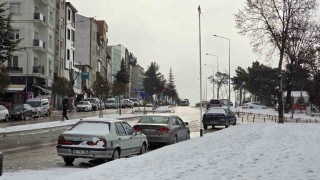 Amasyada kar yağışı 33 köy yolunu kapattı, Hamamözüde eğitime 1 gün ara verildi