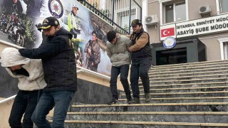 Anahtarı üzerinde bırakıp hava almaya çıktı: Arabası saniyeler içinde çalındı