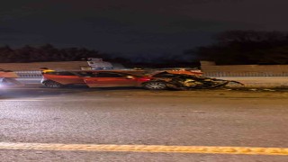Ankarada makas atarak ilerleyen araç 4 otomobile çarptı