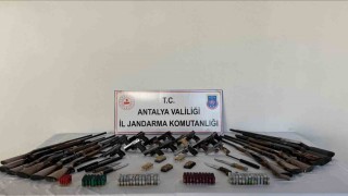 Antalyada kaçakçılık operasyonunda 18 gözaltı