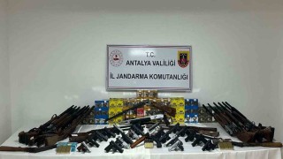 Antalyada ruhsatsız silah operasyonu, 22 şüpheli hakkında işlem başlatıldı