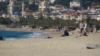 Antalyada Şubat ayında deniz ve güneş keyfi