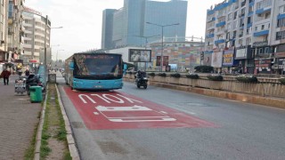 Antalyada trafikte halk otobüslerine özel şerit uygulaması başladı