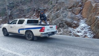 Antalyada yayla yollarında tuzlama çalışması