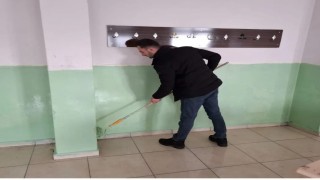 Ara tatilde, tatil yerine okullarının tadilatını yapıyorlar