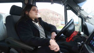 Araba sevgisi 22 yaşındaki kadını önce taksi sonra dolmuş şoförü yaptı