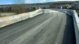 Arabanda yenilenen Eski Altıntaş Köprüsü ulaşıma açıldı