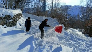 Arapgirde kar geçit vermiyor