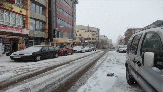 Ardahanda kar yağışı etkili oluyor