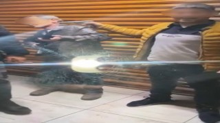 Arkadaşlarıyla şakalaşırken tabancayı boynuna dayayıp kazara kendini vurdu
