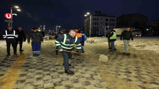 Arnavutköyde karla mücadele çalışmaları aralıksız sürüyor