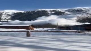 Artvinde çığ düşme anı kameraya yansıdı