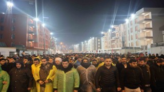 Asrın felaketinin 2nci yıl dönümünde Hatayda binlerce vatandaş sessiz yürüyüş gerçekleştirdi