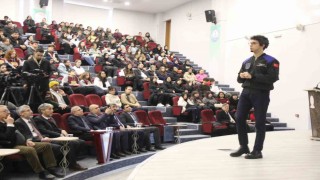 Astronot Tuva Cihangir Atasever Kütahyada öğrencilerle buluştu