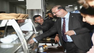 Atatürk üniversitesinden öğrencilerine ücretsiz iftar yemeği