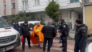Avcılarda evinde kendine zarar veren adama özel harekat polisi müdahale etti