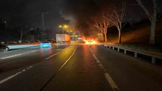 Avrupa Otoyolunda araç alev topuna döndü, trafik yoğunluğu oluştu