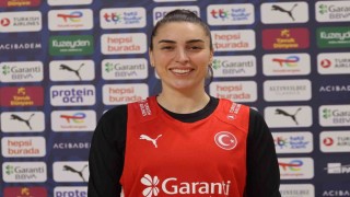 Ay-yıldızlı kadınlar, İzlandaya bileniyor