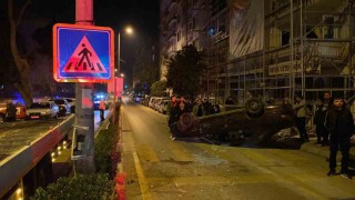 Aydınlatma direğine çarpıp takla attı: 4 yaralı
