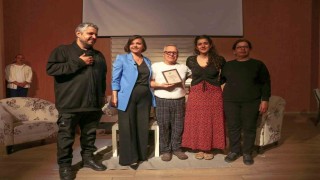 Ayvalık Belediye Tiyatrosu Karabağları salladı