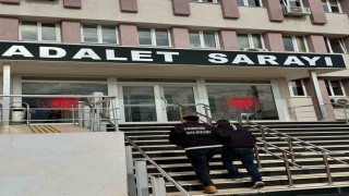 Ayvalıkta 16 buçuk yıl kesinleşmiş hapis cezası olan uyuşturucu satıcısı yakalandı