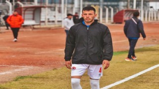 Babası için yeşil sahalara veda etti