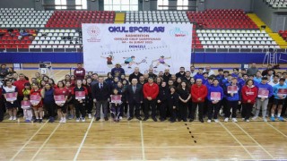 Badminton gençler grup şampiyonası heyecanı Denizlide yaşandı