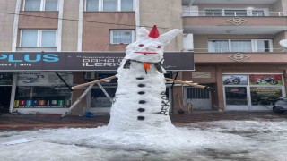 Bafrada esnaftan 4,2 metrelik dev kardan adam