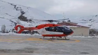 Bahçesarayda hamile kadın helikopter ambulansla Vana sevk edildi