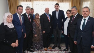 Bakan Kurum, Osmaniye’de Depremzedelerin Yeni Evlerini Ziyaret Etti