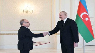 Bakü Büyükelçiliğine atanan Akgün, Cumhurbaşkanı Aliyeve güven mektubunu sundu