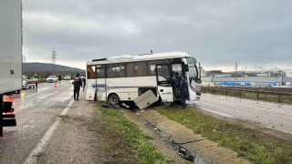 Balıkesirde işçi servisi kaza yaptı: 4 yaralı