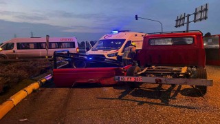 Balıkesirde servis aracı ile kamyonet çarpıştı; 1 yaralı