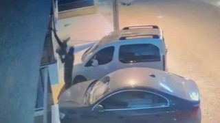 Balkondan kıyafet çalan hırsız kamerada