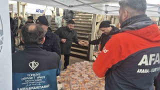 Bartında depremzedeler hayrına lokma dağıtıldı