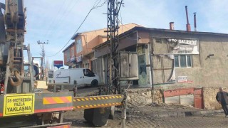 Başkaledeki trafo yangınında fırın personeli büyük bir faciayı engelledi