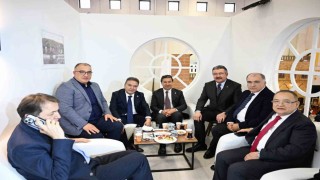 Başkan Böcek, EMITT 2025te Antalyayı tanıtıyor