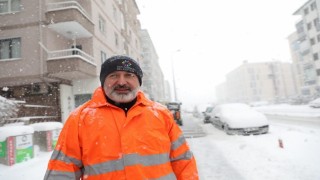 Başkan Çolakbayrakdar, Kar, şehrimize bereket getirirken, ulaşım güvenliği için yoğun çalışıyoruz
