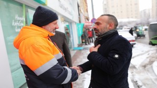 Başkan Çolakbayrakdar: Yoğun kar yağışına karşı 3 vardiyalı 24 saat çalışıyoruz