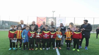 Başkan Doğan sömestr futbol turnuvasının kazananlarını ödüllendirdi