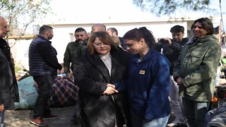 Başkan Gençaydan evi yanan aileye yardım eli