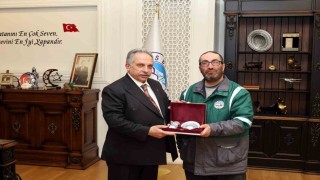 Başkan Yalçından örnek davranış gösteren personele takdir