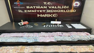 Batmanda bir evde satışa hazır uyuşturucu ele geçirildi: 2 tutuklama