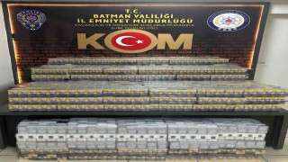 Batmanda dur ihtarına uymayan araçtan 8 bin paket kaçak sigara ele geçirildi