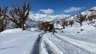 Batmanda karla kaplı mezra yolları ulaşıma açıldı